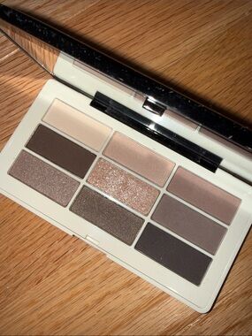 H&M New Smokey nudes eyeshadow palette